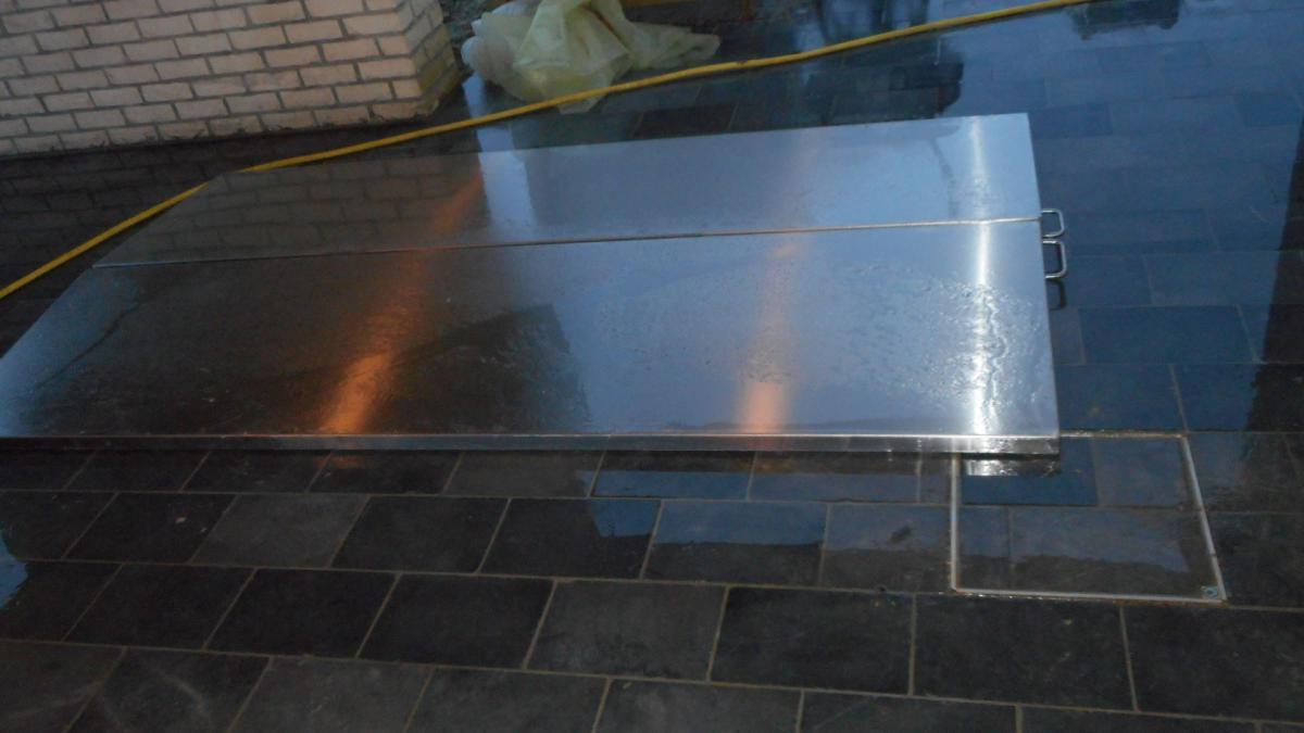 0019856 Kelderluik - Effen plaat - Inox - Manueel - Buiten