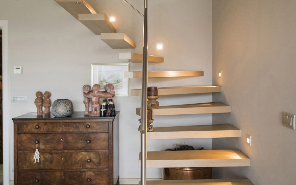 escalier sans limon - escalier flotant, balustrade avec 2 styles intermédiaires