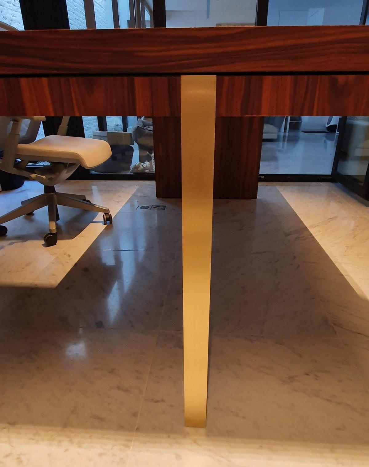 Tafels en onderstellen - Onderstel en detail bureau - Messing