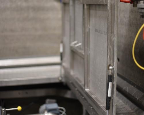 0023582 Vloerluik - Traanplaat - Inox - Binnen - Met gasveren