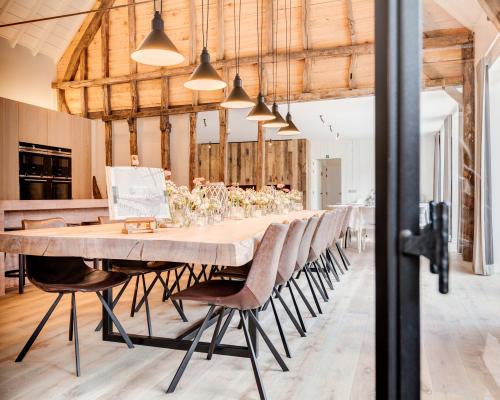 27320 Tafels en onderstellen - Eettafel - Staal gelakt