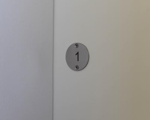 Interieur - Kamernummering - Inox rechtlijnig geborsteld - Gravure