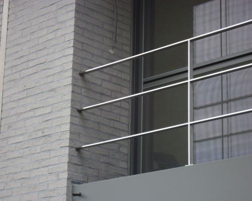 Garde-corp de fenêtre en inox plat avec poteaux horizontaux