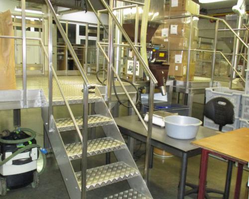 inox platform en trap afgewerkt met traanplaat - industrie