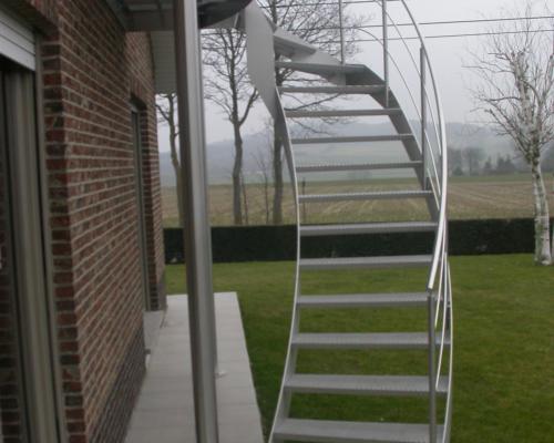 escalier avec 2 limons - rampe et balustrade avec des traverses horizontales