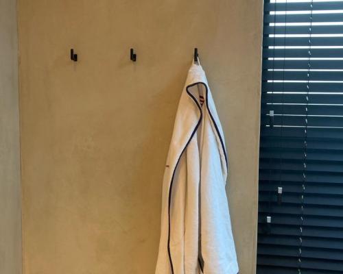 Opbergen - Legbanken - Kapstokken - Handdoekbaar - Inox gelakt - Badkamer