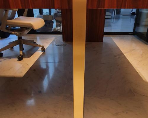 Tafels en onderstellen - Onderstel en detail bureau - Messing